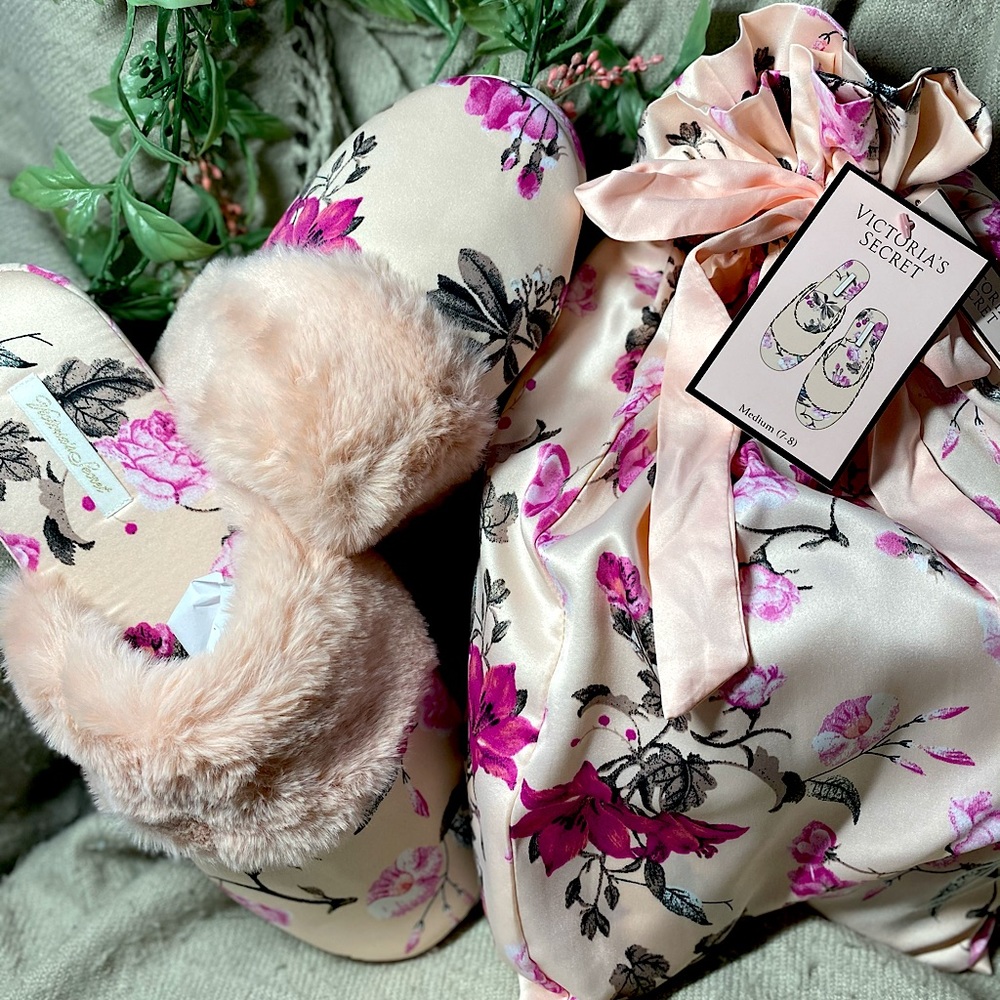 Victoria’s Secret Signature Satin Slipper. Pink Floral.